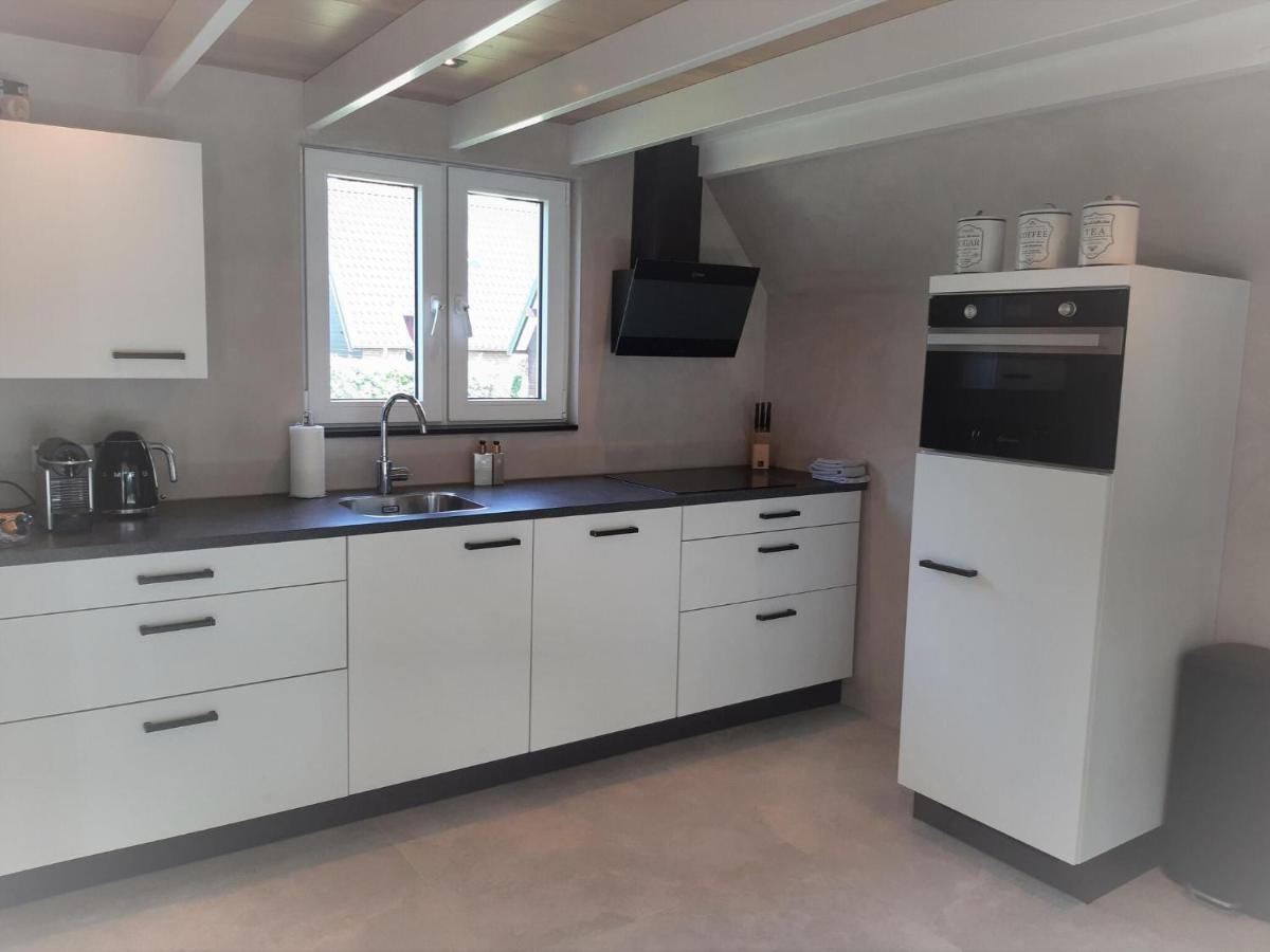 Stylish Holiday Home By The Sea Tuitjenhorn Eksteriør bilde